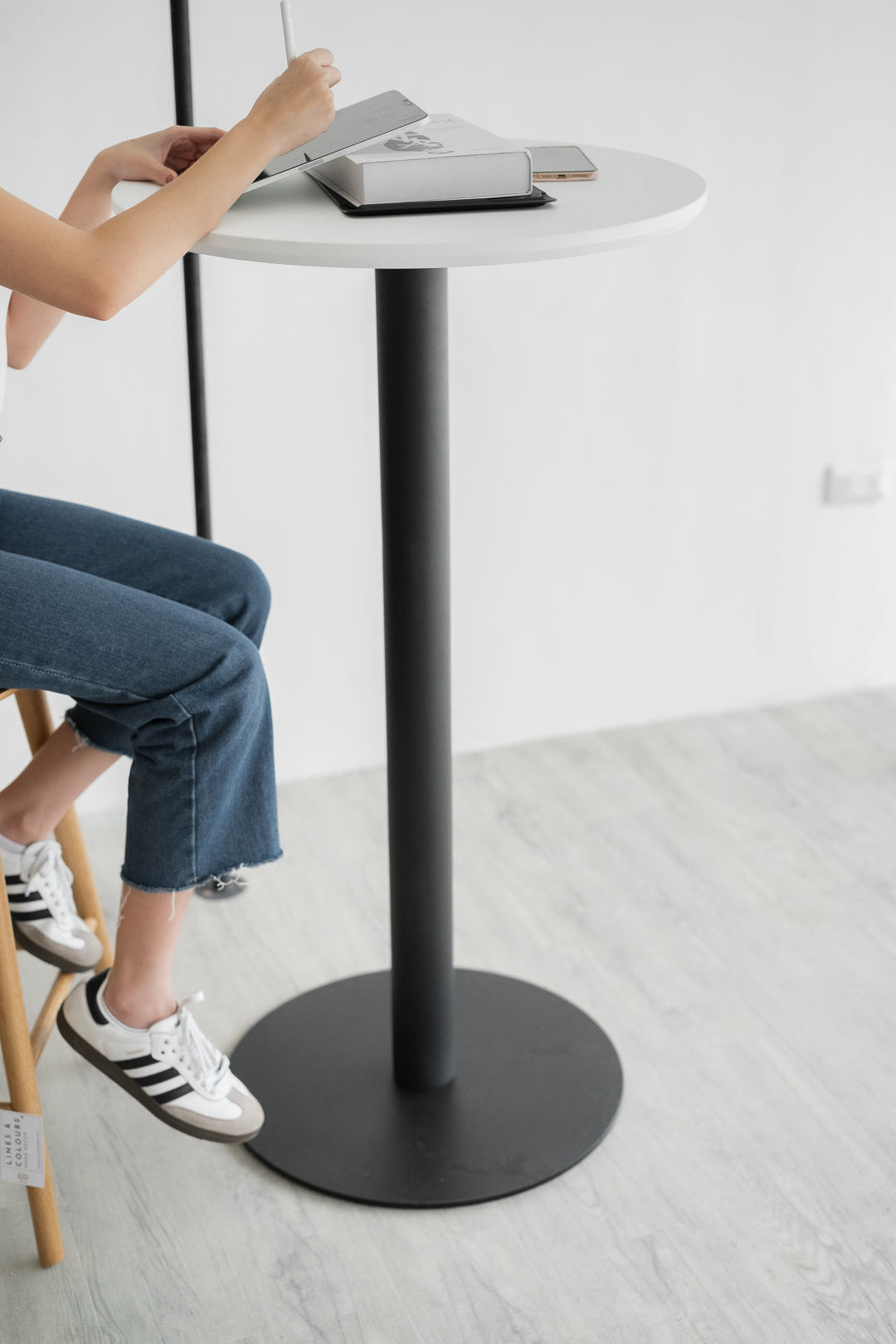 Wysoka Bar Table